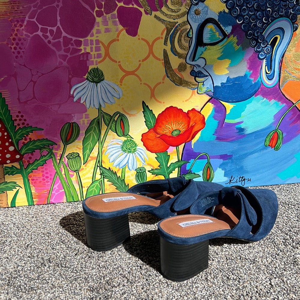 Chelsea & Violet Navy Blue Heels - Picture 5 of 6